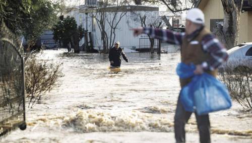 Rekordne kiše pale u Kaliforniji, još veća oluja na putu
