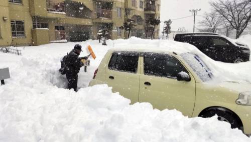 Rekordne snježne padavine u Japanu, više mrtvih i povrijeđenih