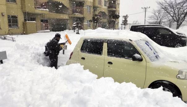 Rekordne snježne padavine u Japanu, više mrtvih i povrijeđenih