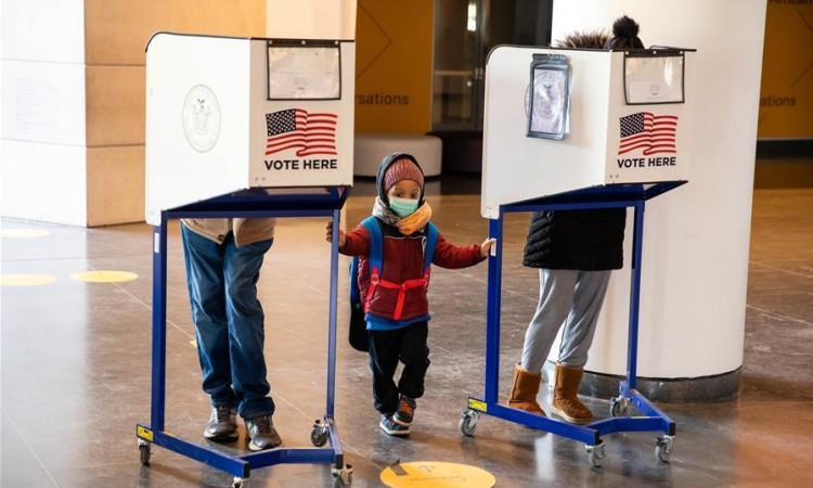 Rekordno prijevremeno glasanje dovelo do mirnog izbornog dana