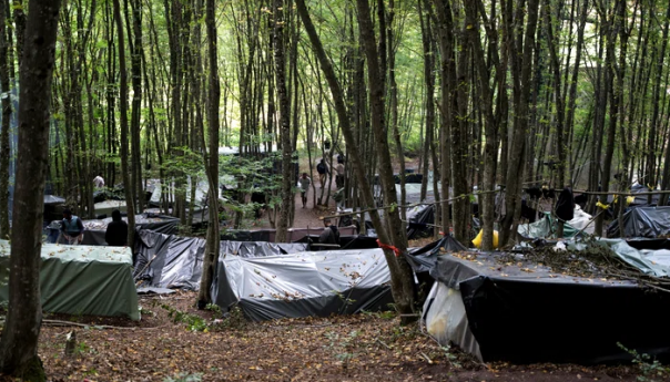 Reportaža Zeita o migrantima u BiH: Zaboravljeni u USK