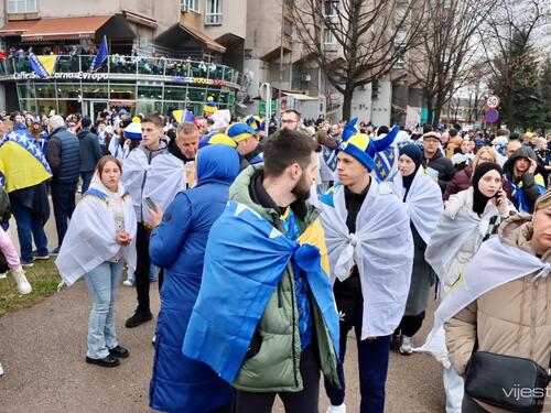 Reporteri Vijesti.ba s navijačima BiH: Ludnica u Zenici