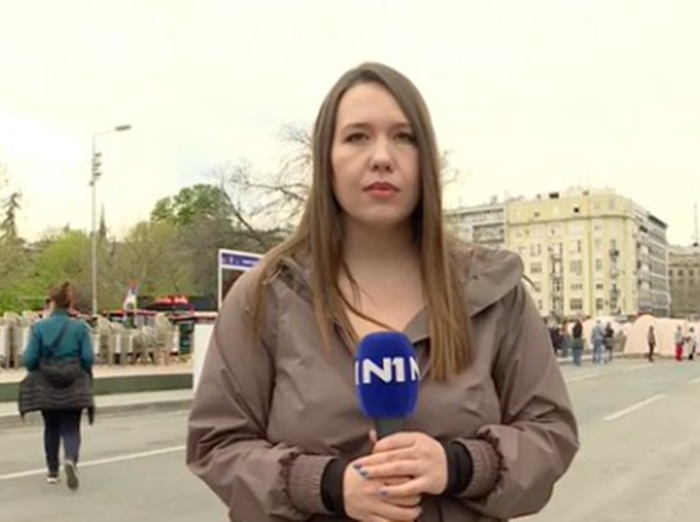 Reporterku N1 verbalno napali dok je izvještavala sa trećeg dana Vučićevog mitinga