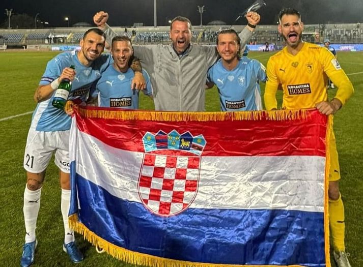 Reprezentativac BiH pozirao sa zastavom Hrvatske nakon osvajanja titule