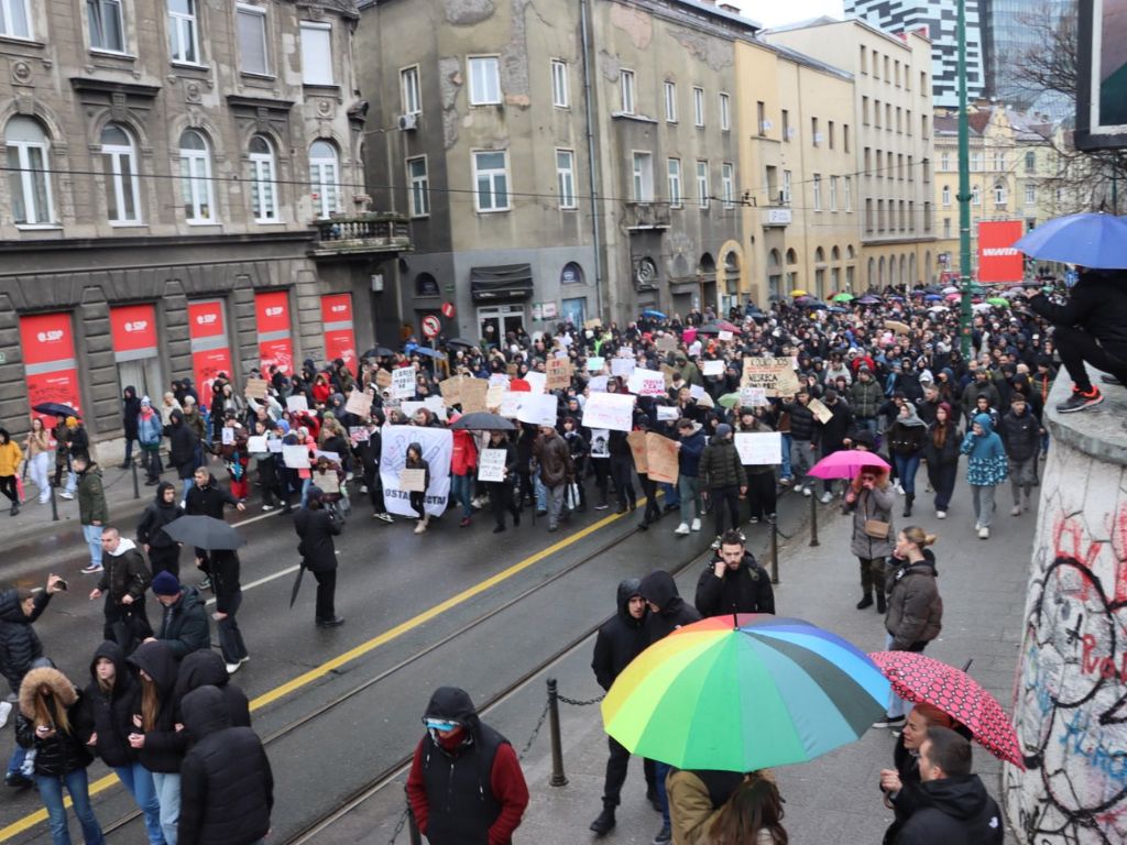 Retrospektiva današnjeg protesta kroz jednu minutu videa