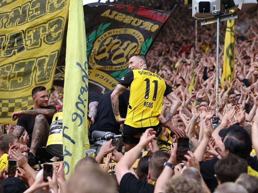 Reus na oproštaju vodio navijanje, pa cijelu tribinu počastio pivom