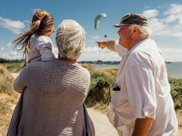 Revolucionarni zakon u Švedskoj: Bake i djedovi dobivaju naknadu za čuvanje unuka