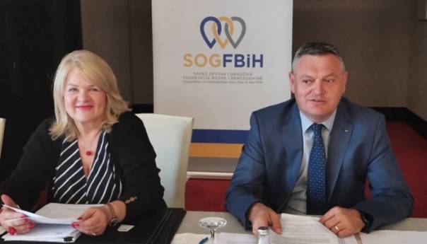 Rezimiran uticaj Covida -19 na lokalne zajednice