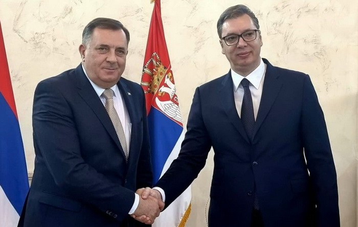 Režiser kriza u BiH: Licemjerni 'mirotvorac' Vučić