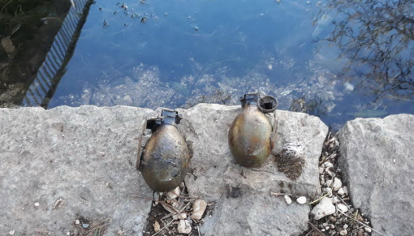 Ribari u plićaku pronašli bombe