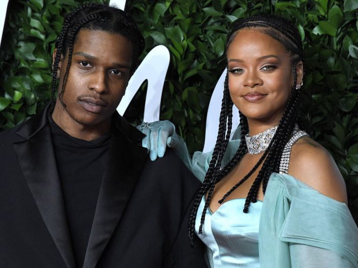 Rihanna se u javnosti pojavila sa dečkom, drastično je promijenila izgled