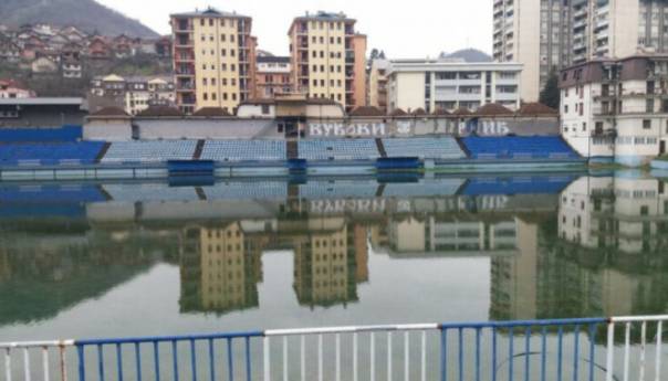 Rijeka Drina potopila gradski stadion