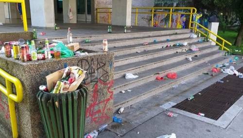 Riješiti višegodišnji problem odlaganja smeća na tuzlanskim trgovima