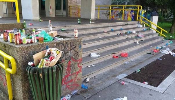 Riješiti višegodišnji problem odlaganja smeća na tuzlanskim trgovima