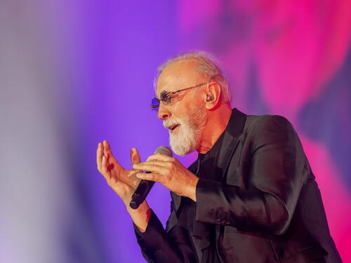 Rijetka slika iz mladosti: Dino Merlin pozira sa suprugom i kćerkom