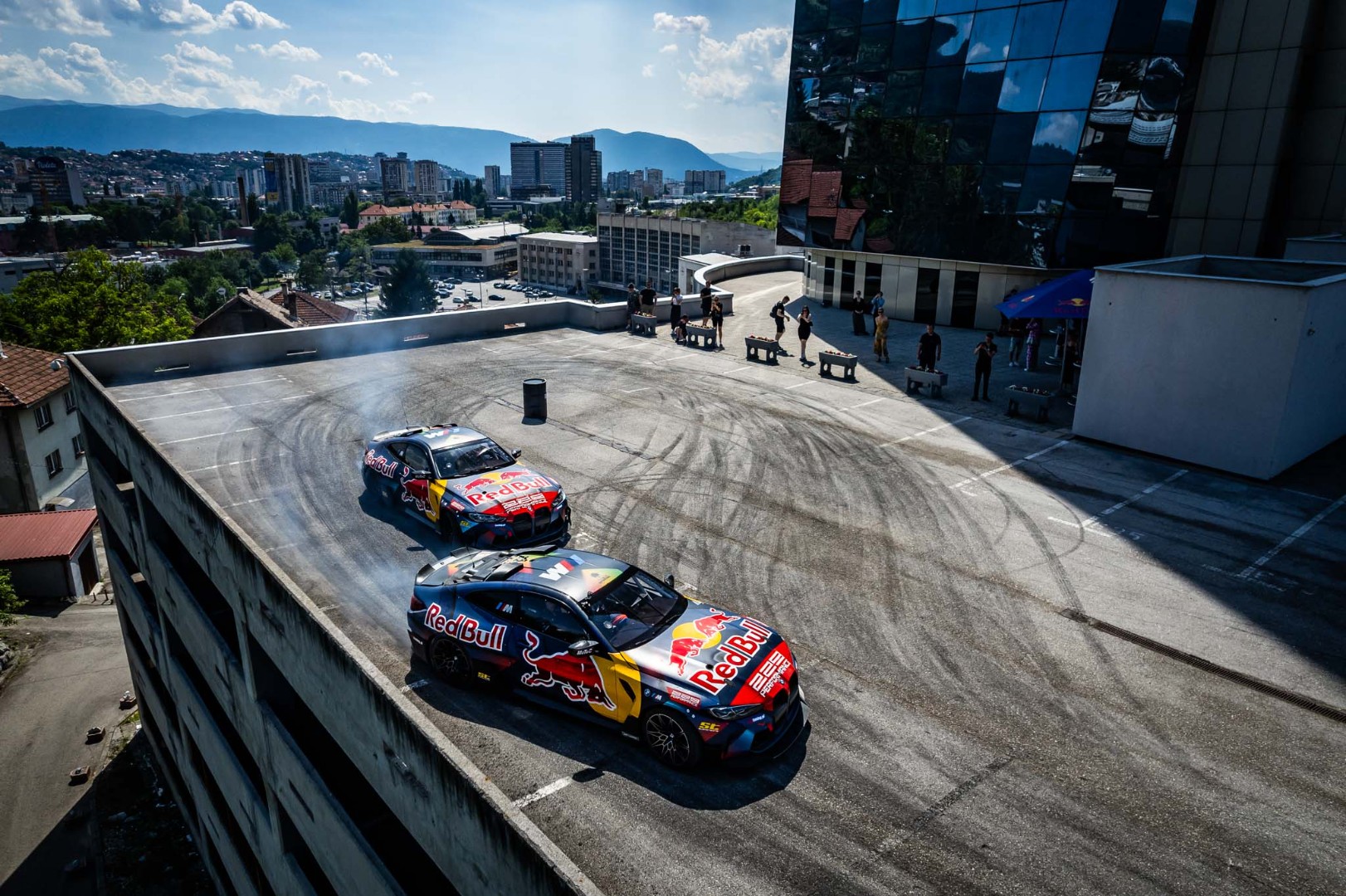Rijetki sretnici uživali u vještinama Red Bull Driftbrothersa na garaži Twist Towera