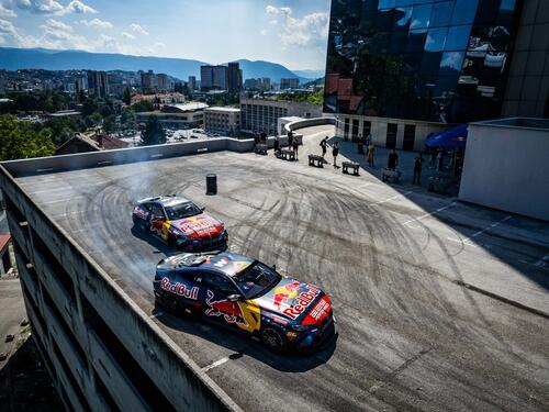 Rijetki sretnici uživali u vještinama Red Bull Driftbrothersa na garaži Twist Towera