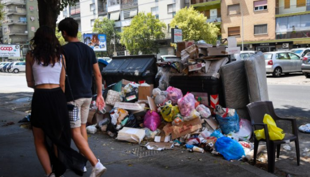 Rim se 'guši' u smeću, traži se reakcija UNESCO-a