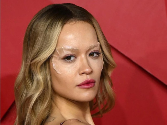 Rita Ora se oglasila nakon što se ogrnula srpskom zastavom
