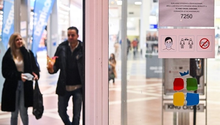 Rizik od zaraze u zatvorenom isti na distanci od 2 metra kao i na 20 metara