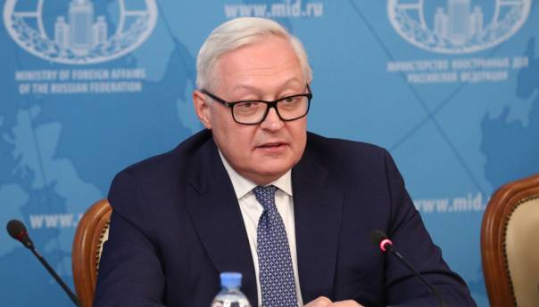 Rjabkov: Macron neprikladan gost na samitu BRICS-a
