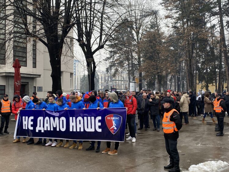 RK Borac na protestu zbog “krađe klupske imovine”