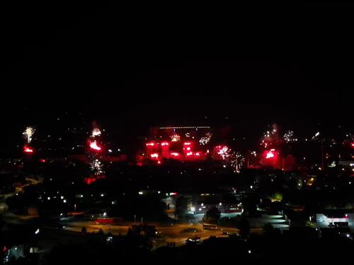 Robijaši zapalili nebo iznad Zenice u čast Čelikovog 80. rođendana