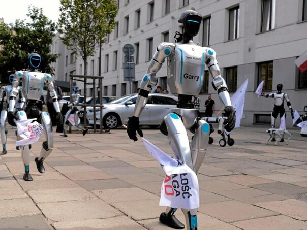 Roboti protestovali u Poljskoj i tražili stroža pravila za umjetnu inteligenciju