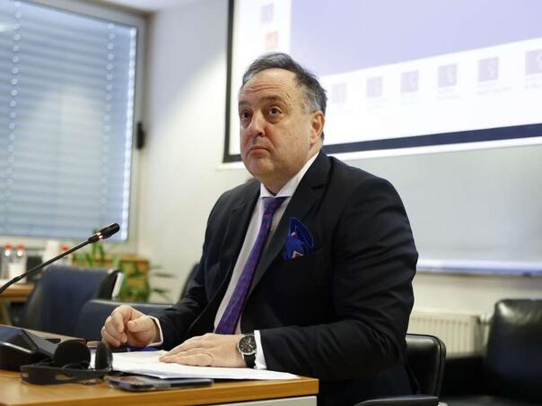 Ročište Debevcu: Tereti se za dodjelu predmeta suprotno Pravilniku o CMS-u