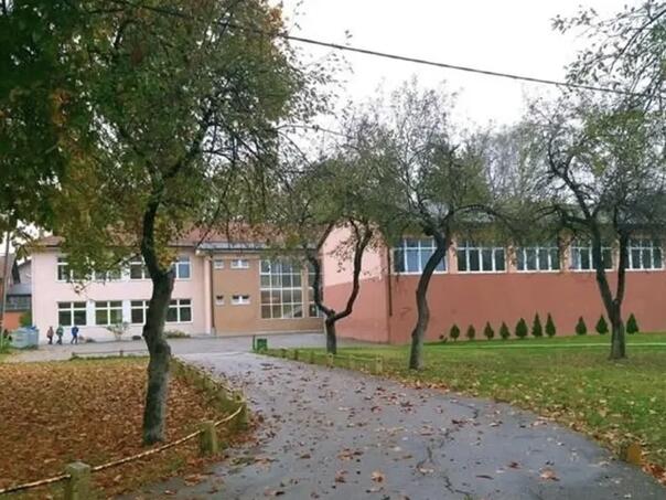 Roditelj učenika iz Tuzle napao drugog učenika, policija ga uhapsila