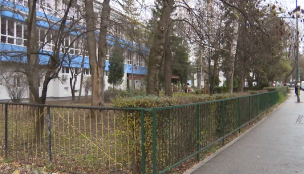 Roditelji iz škole Grbavica 1 traže da se nastavniku pedofilu da otkaz