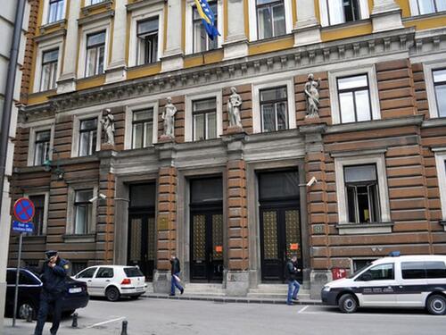 Roditelji-monstrumi koji su bebu izgladnjivali do smrti dobili 14 godina zatvora