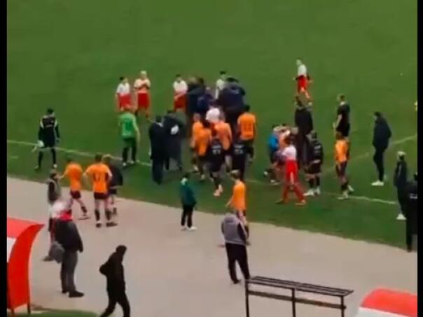 Roditelji na utakmici pionira u BiH ušli u teren i počeli se tući