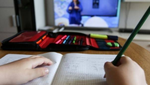 Roditelji u RS traže 500 KM naknade u slučaju ponovne nastave na daljinu