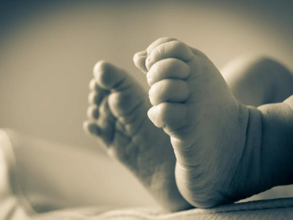 Roditelji uhapšeni, bebu ostavili na balkonu tokom noći