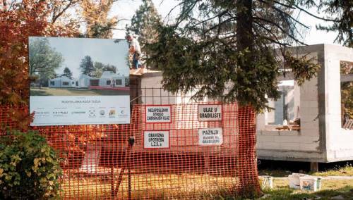 Roditeljska kuća u Tuzli dobija krov, nastavak radova na proljeće