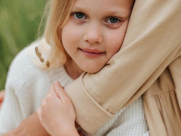 Roditeljski instinkt vs. prava pomoć: Kako pravilno reagovati kada drugo dijete povrijedi vaše?