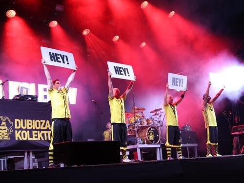 Rođendanski koncert za pamćenje: Divanhana i Dubioza kolektiv priredili spektakl u Lukavcu