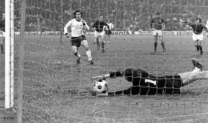 'Rođeni' se legendarnom fotografijom oprostili od Müllera