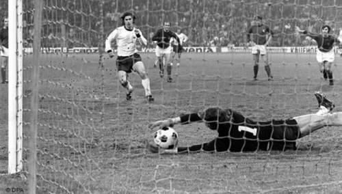 'Rođeni' se legendarnom fotografijom oprostili od Müllera