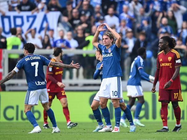 Roma preživjela više od pola sata s igračem manje, Como nije uspio do gola