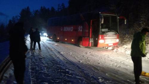 Romanija: Popriječio se autobus, saobraćaj blokiran