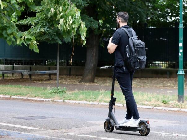 Romobil kao pad s prvog sprata: Automobilista upozorava na opasnosti