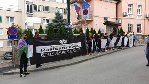 Romski aktivisti osudili rasizam i policijsku brutalnost prema Romima