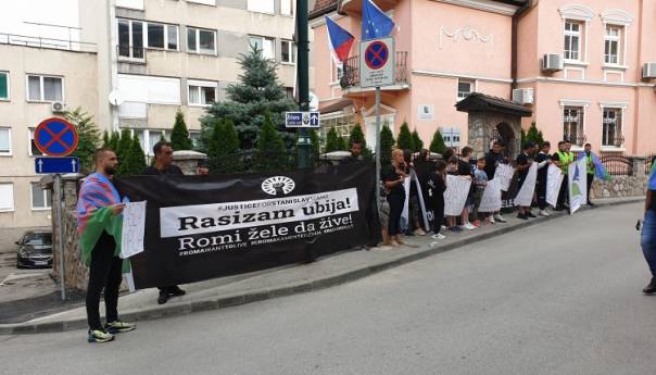 Romski aktivisti osudili rasizam i policijsku brutalnost prema Romima