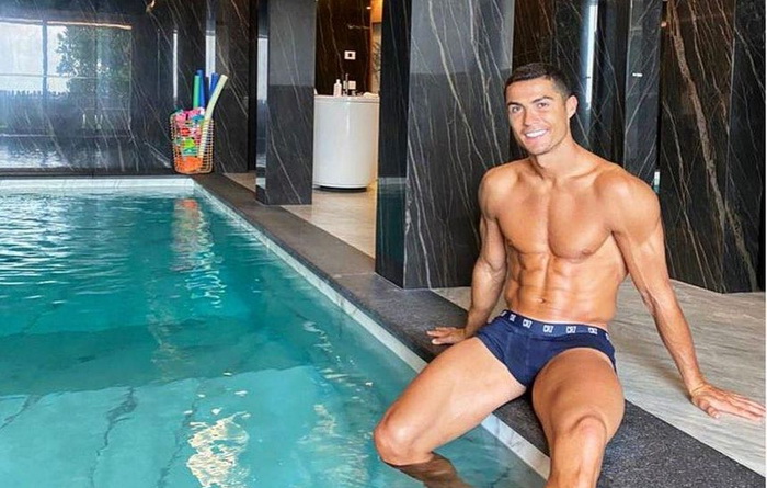 Ronaldo na Facebooku objavio fotografiju s bazena i opisao život s koronom