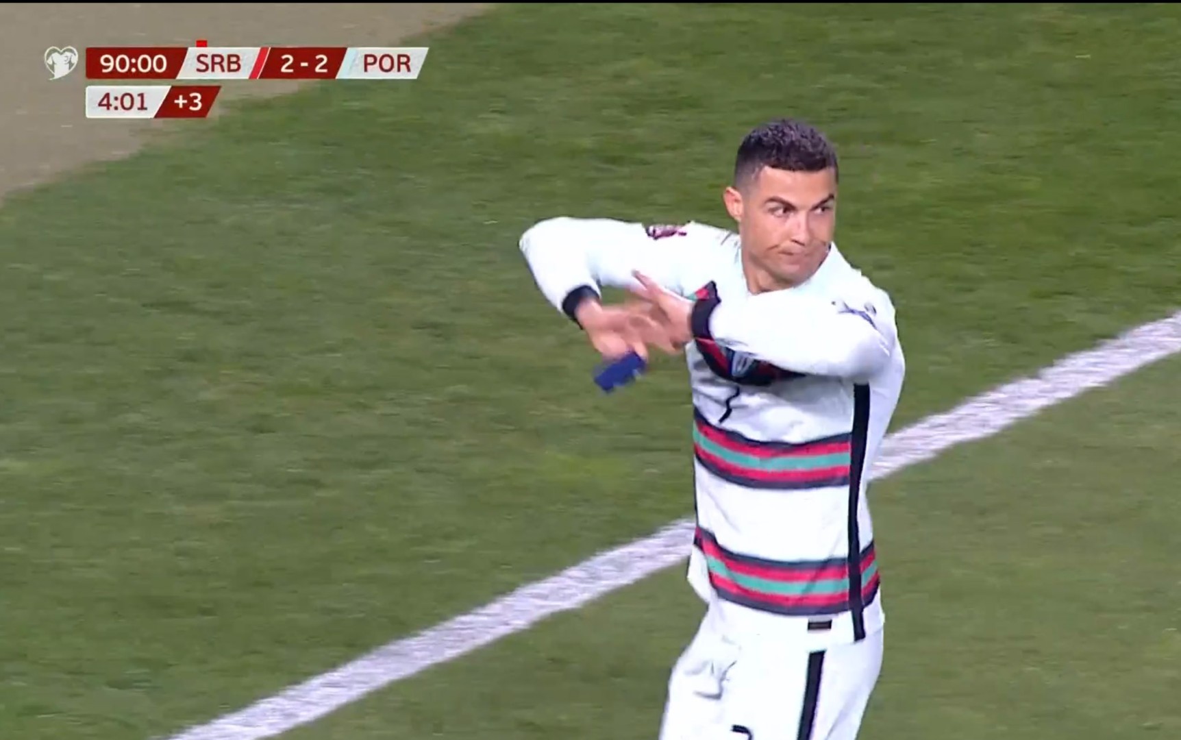 Ronaldo nakon nepriznatog gola bacio traku i izašao s terena