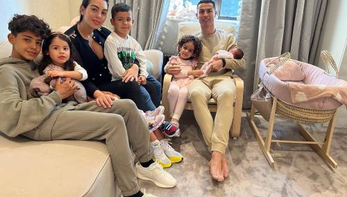 Ronaldo objavio fotografiju: Gio i beba su konačno s nama