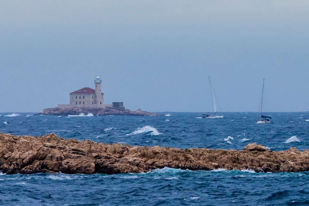 Ronioci pronašli tijelo muškarca kod Paškog mosta
