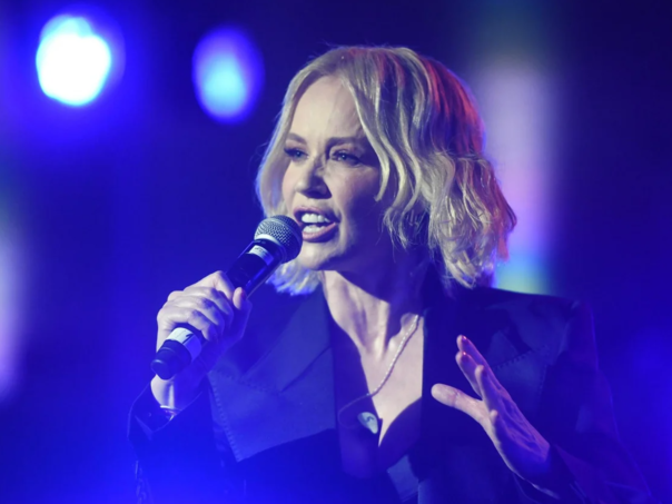 Rozga otpjevala novu 'Lavicu' pa sa scene otrčala u njegov zagrljaj